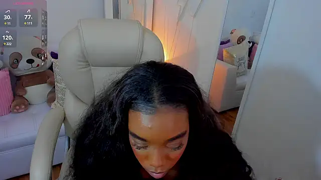 Snapshot of zobe_love chatting on January 18, 3:20 am zobe love online show from January 18, 3:20 am