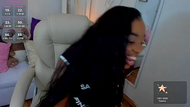 Snapshot of zobe_love chatting on February 1, 2:37 am zobe love online show from February 1, 2:37 am