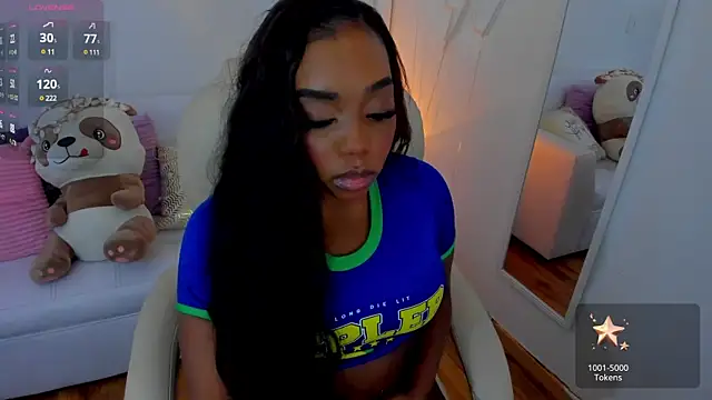 Snapshot of zobe_love chatting on February 10, 5:19 pm zobe love online show from February 10, 5:19 pm
