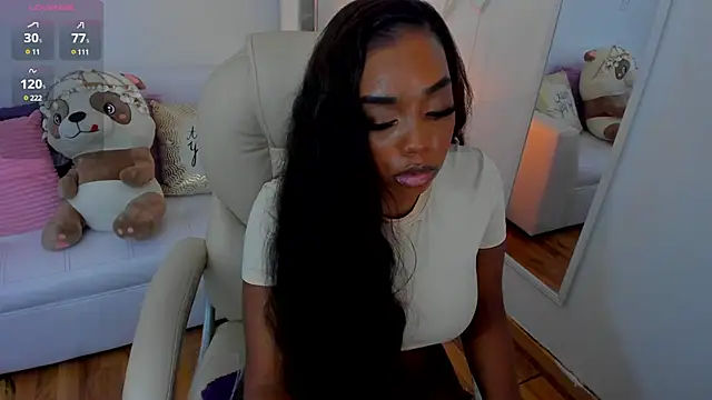 Snapshot of zobe_love chatting on February 12, 10:04 pm zobe love online show from February 12, 10:04 pm