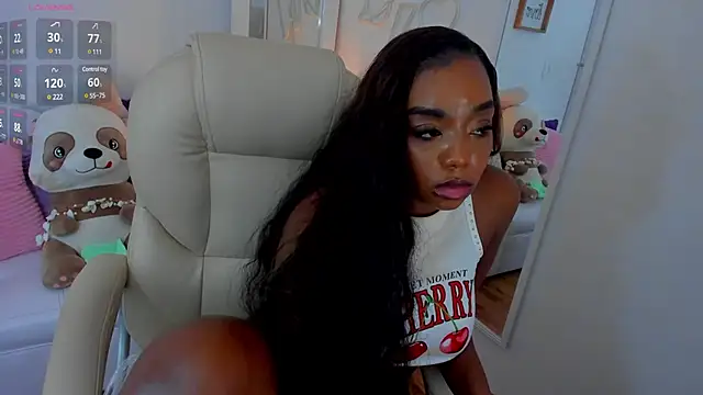 Snapshot of zobe_love chatting on February 27, 11:15 pm zobe love online show from February 27, 11:15 pm
