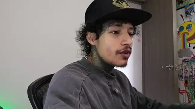 trieone online show from March 6, 3:08 pm