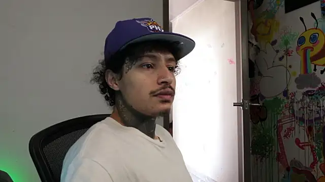 trieone online show from March 15, 2:23 pm