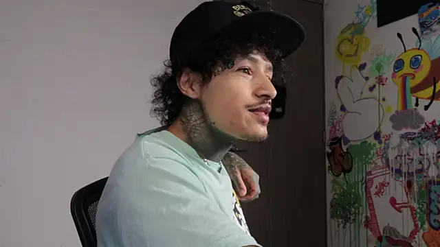 trieone online show from April 5, 2:47 pm