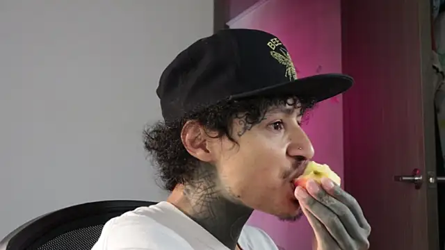 trieone online show from May 2, 2:11 pm