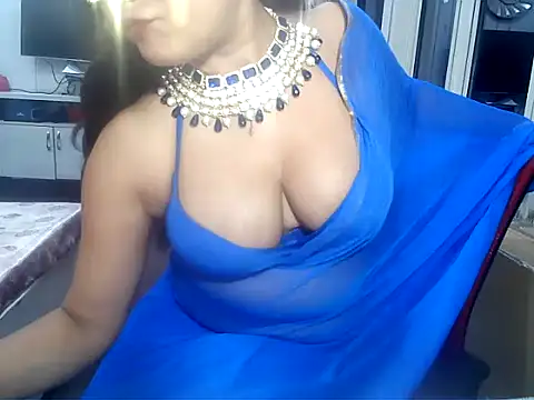 Snapshot of yourradhika chatting on December 17, 7:42 pm yourradhika online show from December 17, 7:42 pm