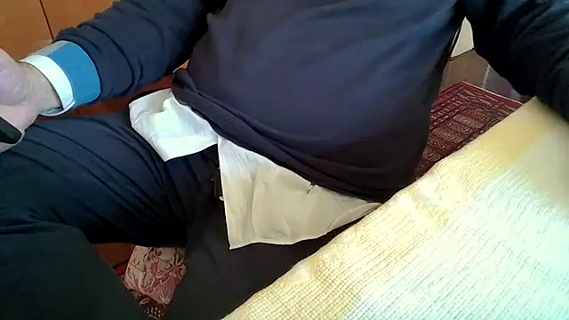 polloiw online show from April 23, 11:20 am