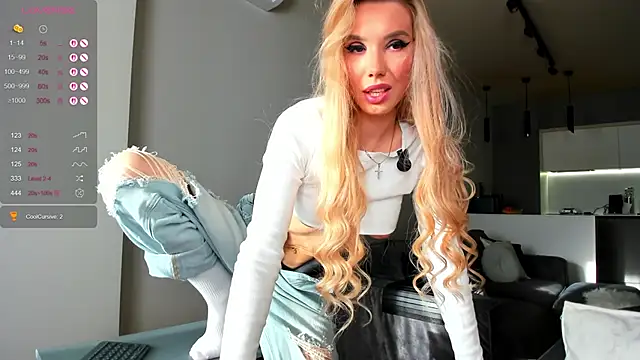 Snapshot of Juicy_Bella chatting on January 14, 8:20 am Juicy Bella online show from January 14, 8:20 am