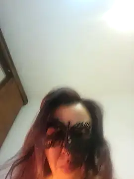 LAURAFOCOSA online show from November 15, 5:09 pm