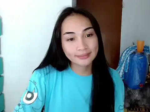 Snapshot of SweetLilly_18 chatting on December 1, 4:29 pm SweetLilly 18 online show from December 1, 4:29 pm
