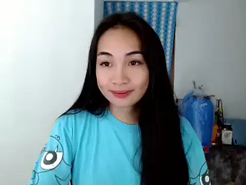 Snapshot of SweetLilly_18 chatting on December 2, 2:31 am SweetLilly 18 online show from December 2, 2:31 am