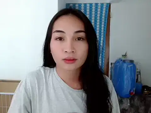 Snapshot of SweetLilly_18 chatting on December 4, 2:15 pm SweetLilly 18 online show from December 4, 2:15 pm