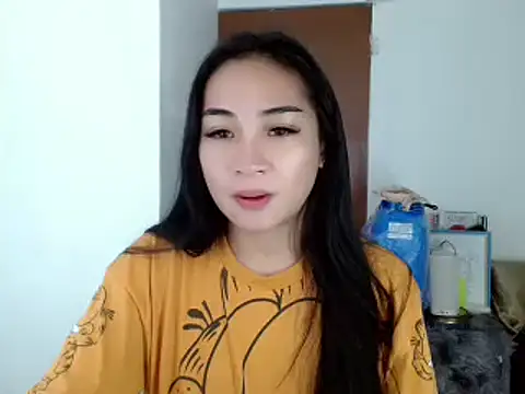 Snapshot of SweetLilly_18 chatting on December 11, 2:09 am SweetLilly 18 online show from December 11, 2:09 am