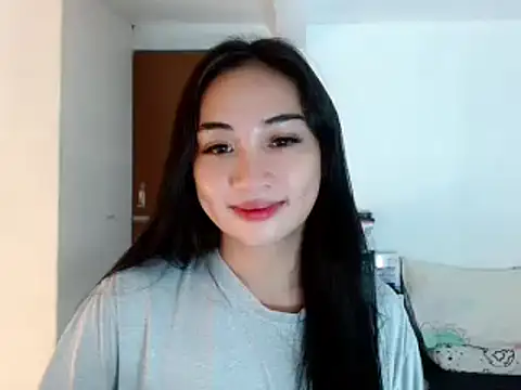 Snapshot of SweetLilly_18 chatting on December 18, 3:00 pm SweetLilly 18 online show from December 18, 3:00 pm