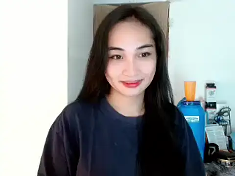 Snapshot of SweetLilly_18 chatting on January 1, 2:20 pm SweetLilly 18 online show from January 1, 2:20 pm
