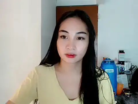 Snapshot of SweetLilly_18 chatting on January 2, 11:31 am SweetLilly 18 online show from January 2, 11:31 am