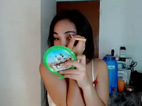 Snapshot of SweetLilly_18 chatting on January 3, 4:16 pm SweetLilly 18 online show from January 3, 4:16 pm