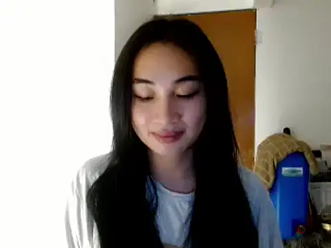 Snapshot of SweetLilly_18 chatting on January 7, 2:19 pm SweetLilly 18 online show from January 7, 2:19 pm