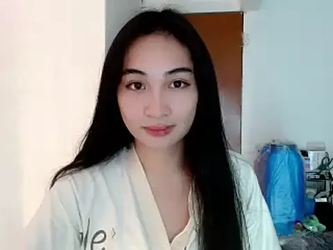 Snapshot of SweetLilly_18 chatting on January 17, 10:55 am SweetLilly 18 online show from January 17, 10:55 am
