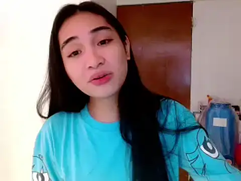Snapshot of SweetLilly_18 chatting on January 26, 1:47 pm SweetLilly 18 online show from January 26, 1:47 pm