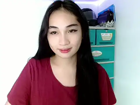 Snapshot of SweetLilly_18 chatting on February 2, 10:46 am SweetLilly 18 online show from February 2, 10:46 am