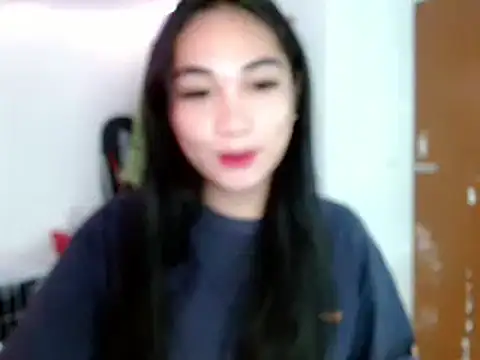 Snapshot of SweetLilly_18 chatting on February 16, 10:21 am SweetLilly 18 online show from February 16, 10:21 am