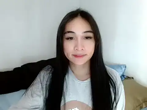 Snapshot of SweetLilly_18 chatting on February 21, 3:56 am SweetLilly 18 online show from February 21, 3:56 am