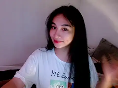 Snapshot of SweetLilly_18 chatting on March 11, 12:50 pm SweetLilly 18 online show from March 11, 12:50 pm
