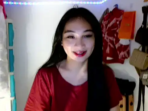Snapshot of SweetLilly_18 chatting on March 13, 2:38 am SweetLilly 18 online show from March 13, 2:38 am