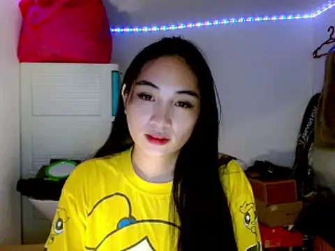 Snapshot of SweetLilly_18 chatting on March 17, 2:56 pm SweetLilly 18 online show from March 17, 2:56 pm
