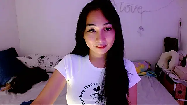Snapshot of SweetLilly_18 chatting on September 12, 3:17 am SweetLilly 18 online show from September 12, 3:17 am