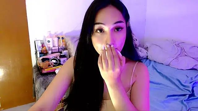 Snapshot of SweetLilly_18 chatting on October 22, 4:57 am SweetLilly 18 online show from October 22, 4:57 am