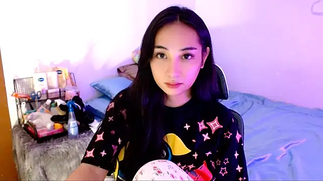 Snapshot of SweetLilly_18 chatting on November 11, 2:55 am SweetLilly 18 online show from November 11, 2:55 am