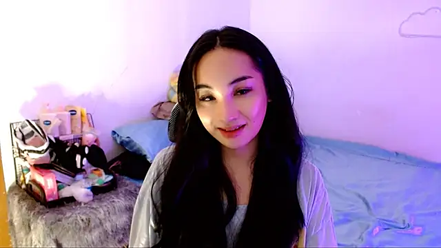 Snapshot of SweetLilly_18 chatting on November 15, 1:47 am SweetLilly 18 online show from November 15, 1:47 am