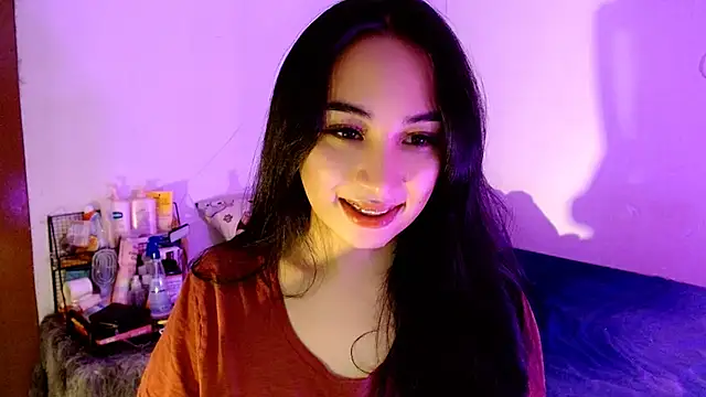 Snapshot of SweetLilly_18 chatting on December 5, 12:25 pm SweetLilly 18 online show from December 5, 12:25 pm