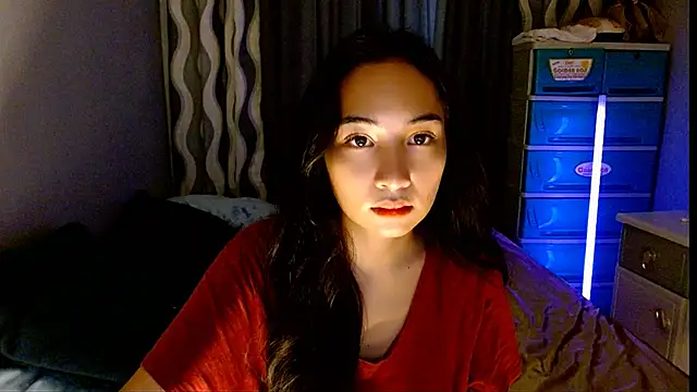 Snapshot of SweetLilly_18 chatting on June 28, 7:14 am SweetLilly 18 online show from June 28, 7:14 am