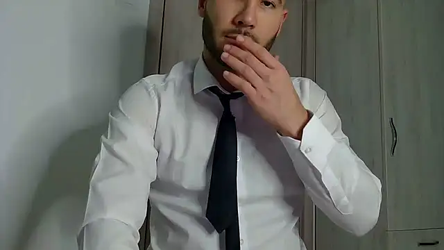 Justynn1 online show from February 17, 6:42 am