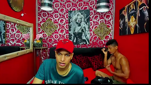Snapshot of PEINBOYS chatting on July 11, 5:37 pm PEINBOYS online show from July 11, 5:37 pm