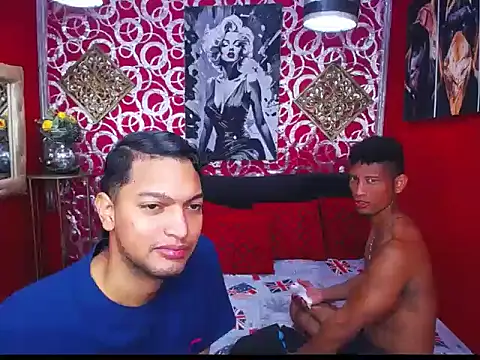 Snapshot of PEINBOYS chatting on August 5, 7:06 pm PEINBOYS online show from August 5, 7:06 pm