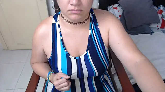 Snapshot of GlendaStarx chatting on February 15, 8:16 pm GlendaStarx online show from February 15, 8:16 pm