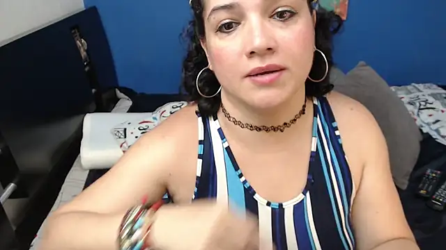 Snapshot of GlendaStarx chatting on April 5, 9:45 pm GlendaStarx online show from April 5, 9:45 pm