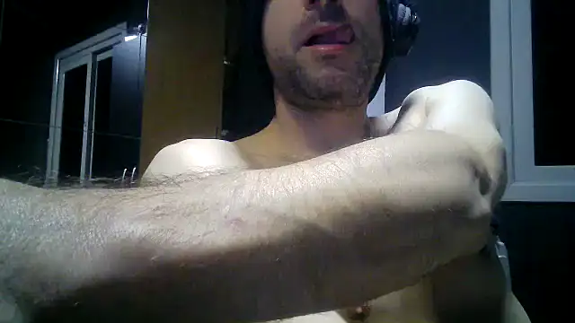 Snapshot of gauchors20 chatting on May 1, 11:37 am gauchors20 online show from May 1, 11:37 am