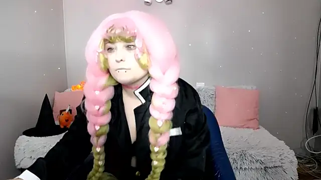 Snapshot of Estheri chatting on October 27, 6:50 am Estheri online show from October 27, 6:50 am