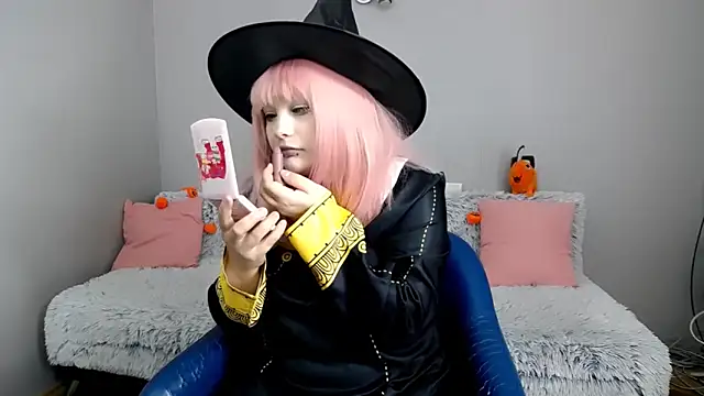 Snapshot of Estheri chatting on October 28, 7:12 am Estheri online show from October 28, 7:12 am