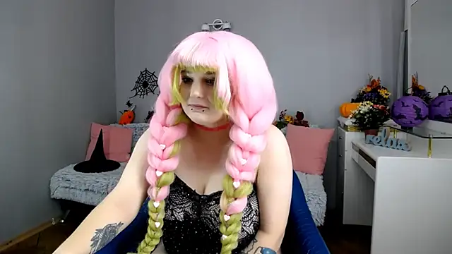 Snapshot of Estheri chatting on October 29, 7:32 am Estheri online show from October 29, 7:32 am