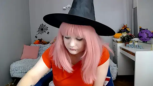 Snapshot of Estheri chatting on October 30, 7:21 am Estheri online show from October 30, 7:21 am