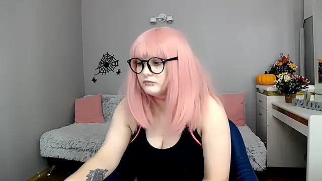 Snapshot of Estheri chatting on November 11, 7:30 am Estheri online show from November 11, 7:30 am