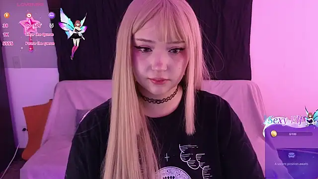 Snapshot of KuroChan420 chatting on December 10, 10:26 pm KuroChan420 online show from December 10, 10:26 pm