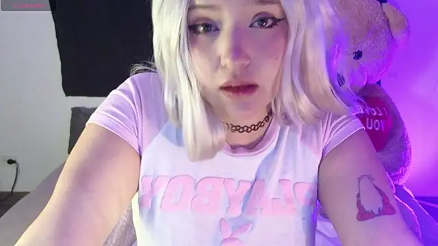 Snapshot of KuroChan420 chatting on January 31, 2:37 am KuroChan420 online show from January 31, 2:37 am