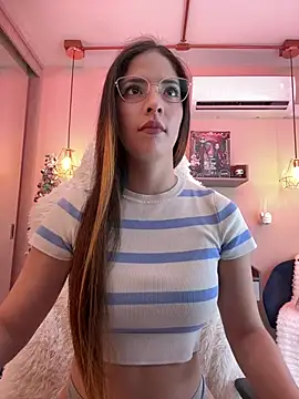 Snapshot of Zoe_Bae chatting on December 12, 9:58 pm Zoe Bae online show from December 12, 9:58 pm
